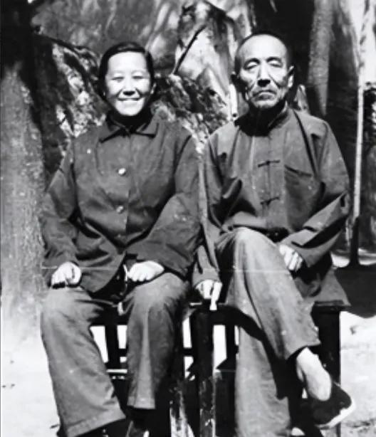 1971年，一老农民贪便宜，娶了一个不要彩礼的懒老婆。

这桩婚事在村里炸开了锅