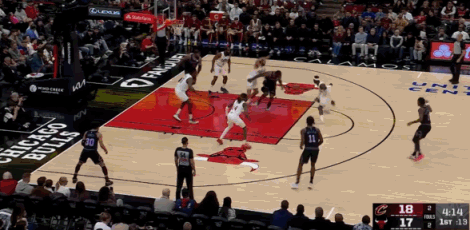 哈登被犯规！！ 