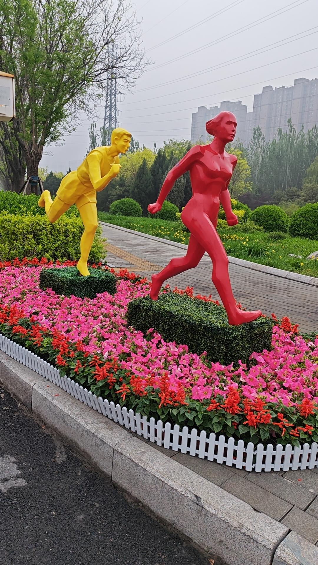 是10年，20年，30年，50年……？
在全世界进行的大型全程马拉松赛事中，中国