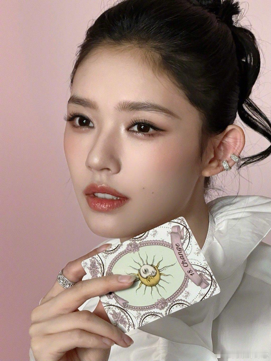 林允塔罗少女  林允这造型绝了！塔罗少女美到我心巴上[哈哈]高举林允的大旗 狠狠