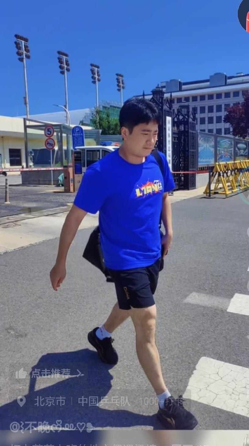 美军这两天又往也门扔炸弹了，说是要逼胡塞武装上谈判桌。
以打促谈，老套路了。
但