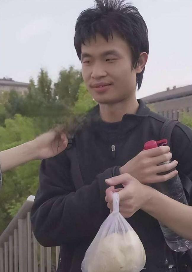 韦东奕获奖，可能真要变天了。

你们注意到没有，北大“韦神”韦东奕参与的项目，刚