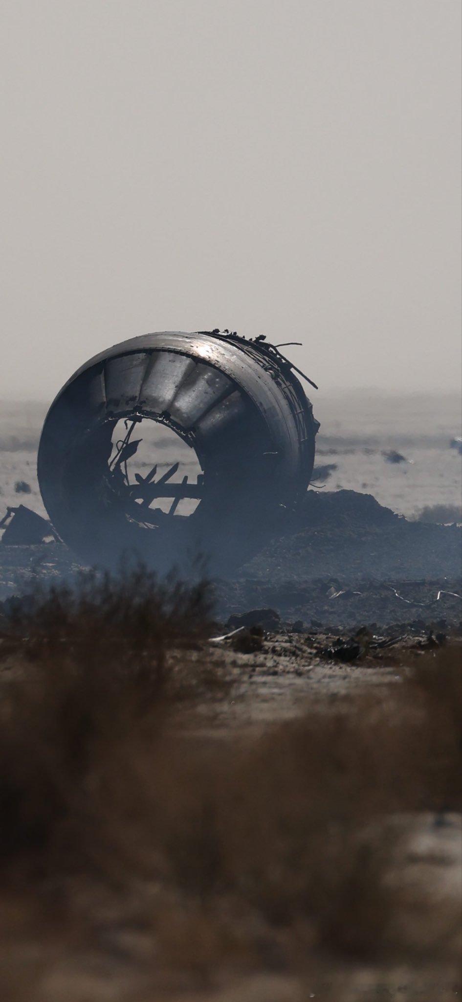 美国空雷鸟飞行表演队F-16C坠机现场照片曝光。美国F16战机坠毁