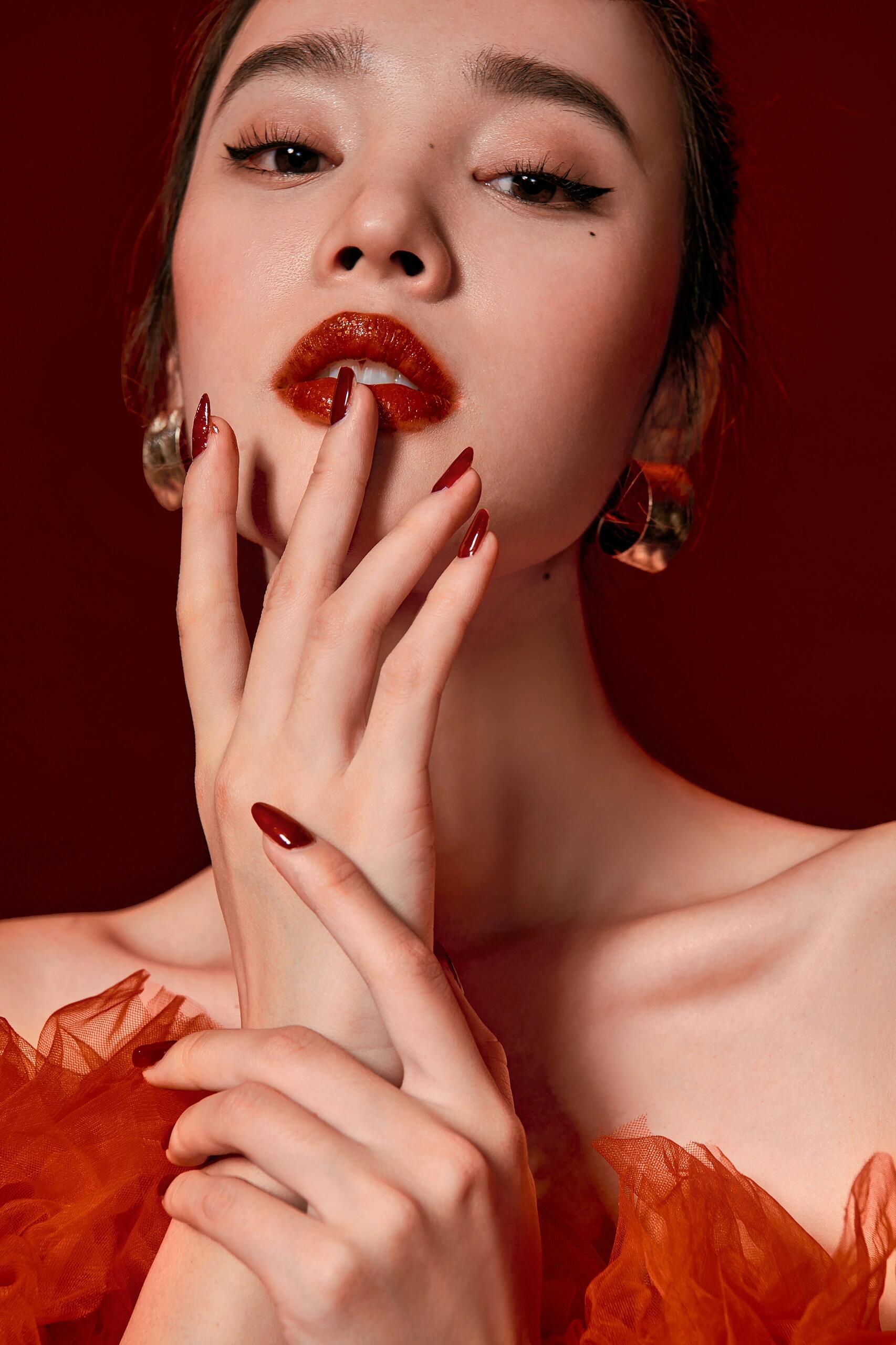 中国女人才能驾驭的一组红色系写真满屏时尚感大片的视觉冲击力 