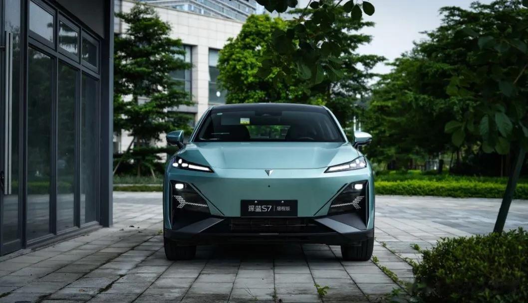 #深蓝S7超级增程超级省#
深蓝S7的空间也十分的宽敞，其车身长宽高分别为475