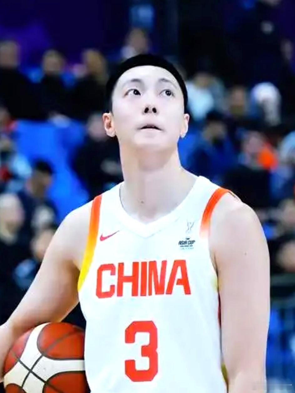 胡明轩并没有下滑，这一直就是胡明轩的真实水平！近期，不少球迷认为胡明轩状态严重下