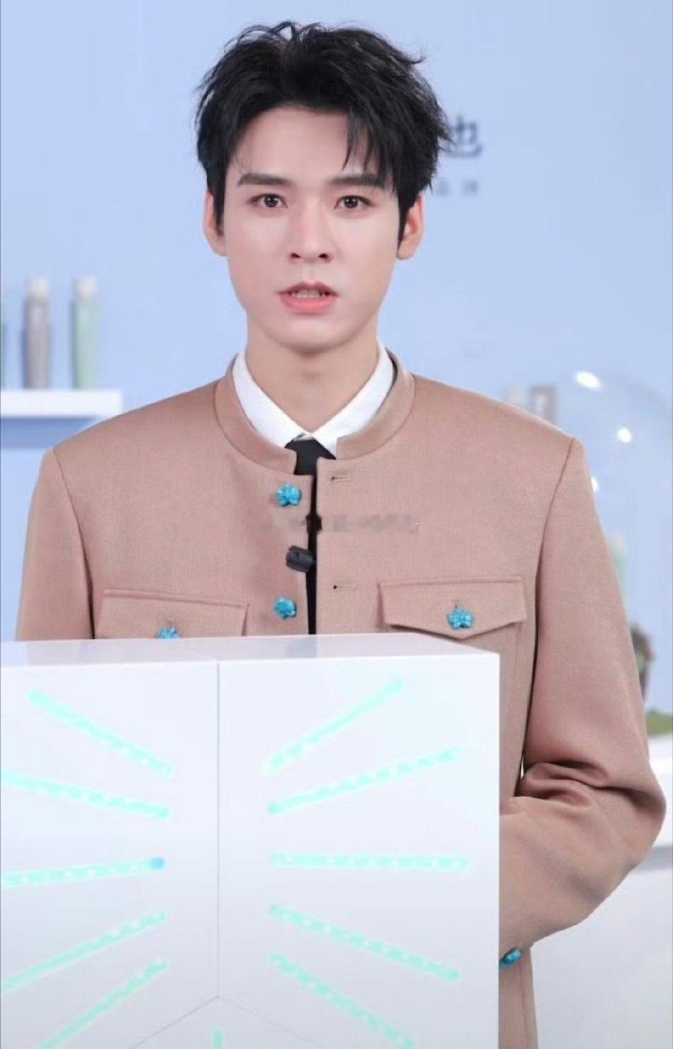 今日份男星直播生图状态龚俊，丁禹兮，白敬亭 