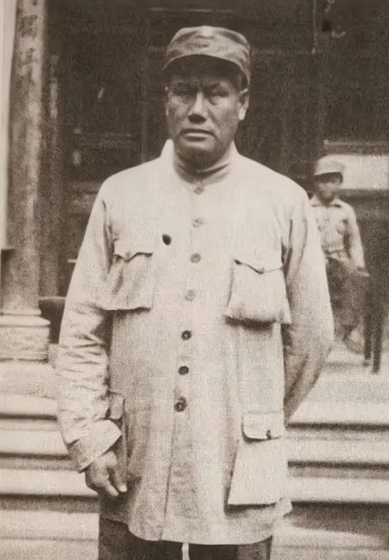 1939年，贺龙打算提拔老部下王尚荣当旅长，毛主席突然插了一句话："当年给八路军