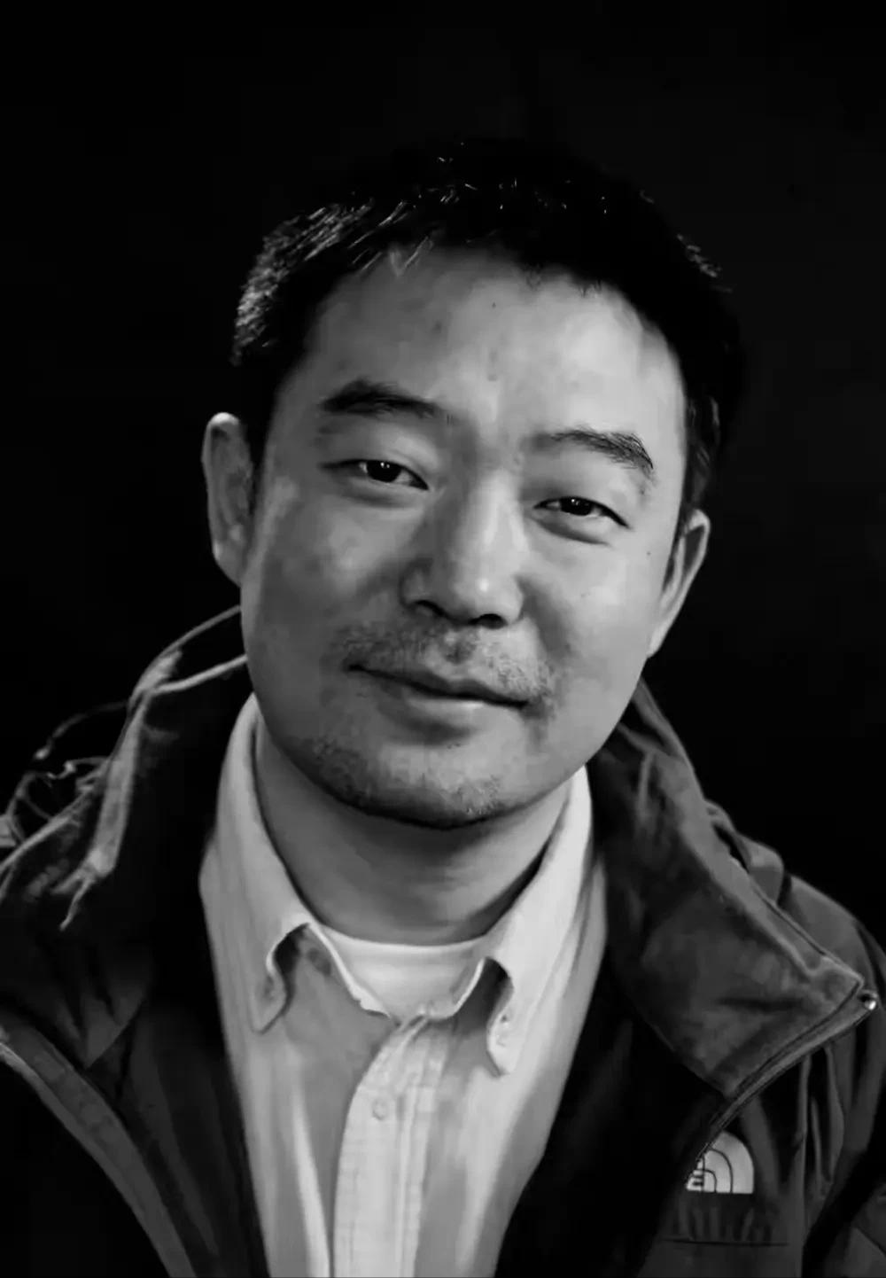 说实话，看到温成林这个名字，我愣了一下。
想了三秒钟，还是没想起来是谁。
可再往