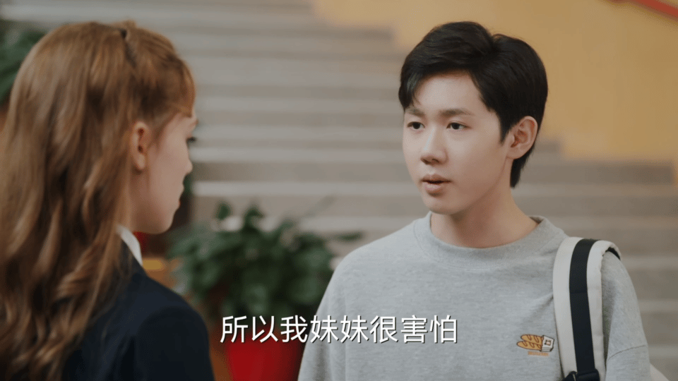 多胎家庭的爱像跷跷板 《欢乐家长群2》这段太真实！十五听到妹妹哭立马赶回家守护，