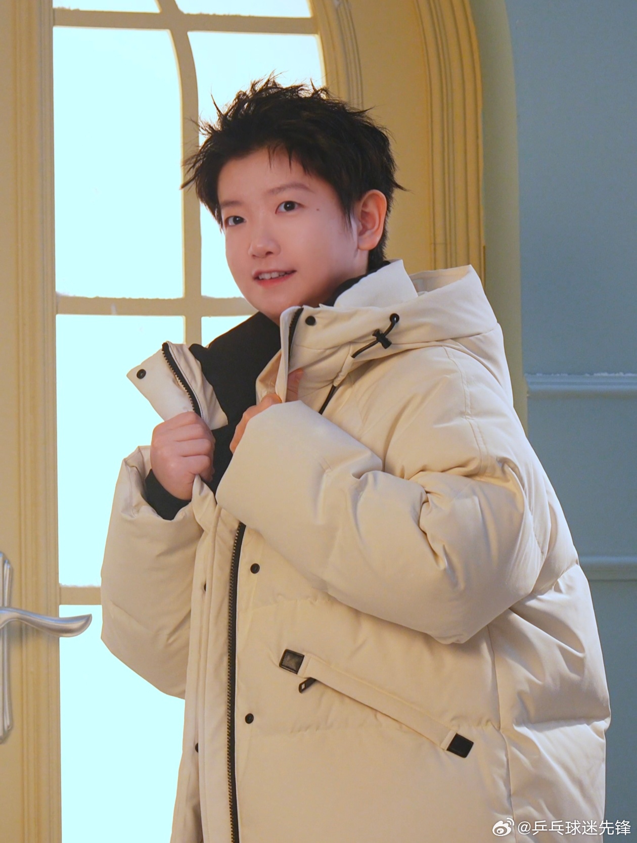 孙颖莎穿羽绒服秒变乖宝 冻手冻脚的立冬来啦！小时候，家人说“立冬不端饺子碗，冻掉