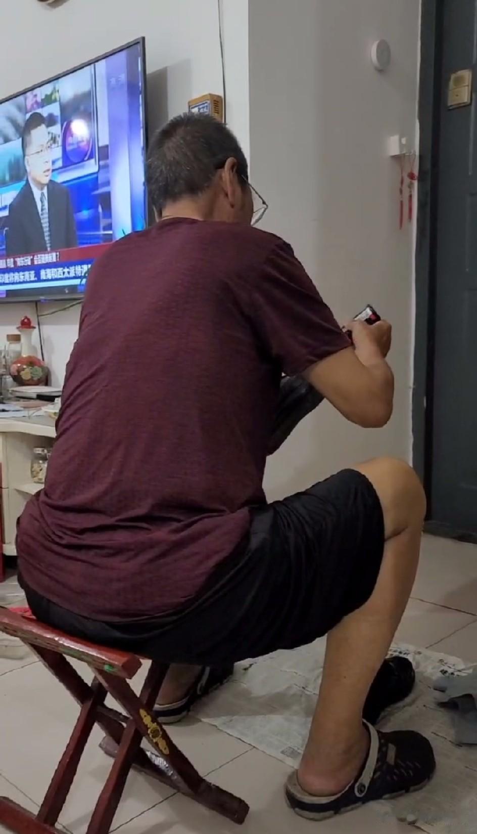 想那个时常给我擦鞋的老人了……

我每次从青岛回到老家，父亲总是抽空把我的皮鞋擦