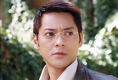 莫少聪
小时候看过他很多的剧
现在几乎没有他的任何消息了
记得小时候表姐的房间贴