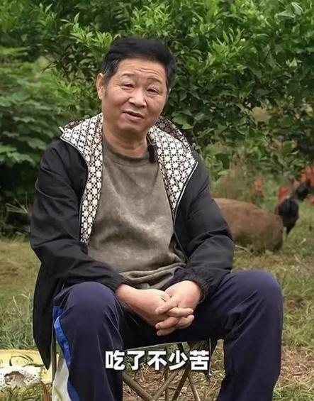 三德子赵亮真让人心疼！放着好好的演员不做，一头钻进深山养鸡，可钻进去就出不来了。