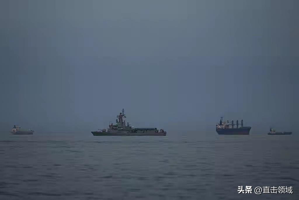 伊朗这回是真把霍尔木兹海峡这张王牌打出来了。他们放话，你敢动我的油管电厂，我就炸