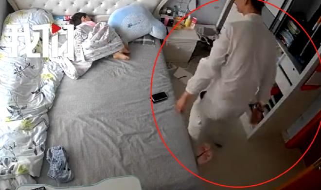 江苏苏州，女子把小孩哄了睡着之后，独自外出，当时没有锁门。有个陌生男子则趁机闯空