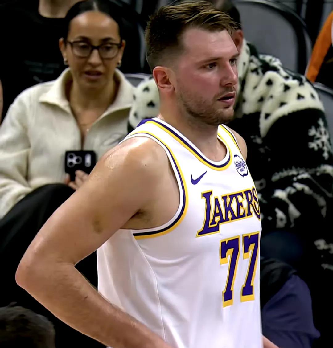 湖人现在缺的是稳定
如果让他们偶尔几场打鸡血一样去攻防，可能会表现的像一个真正的