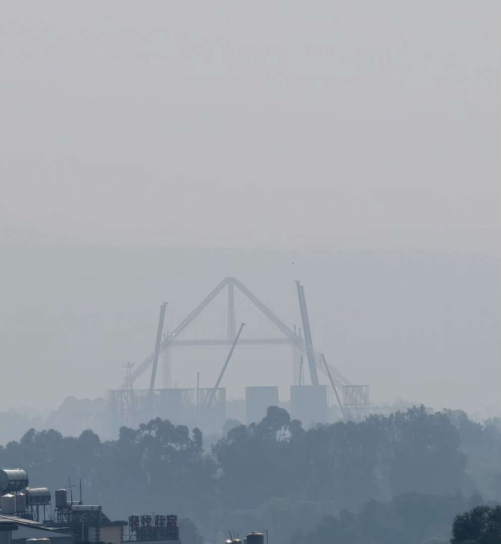 华晨宇演唱会盖了一座金字塔 华晨宇乐园2.0新舞台也太牛了吧！直接盖了一座金字塔