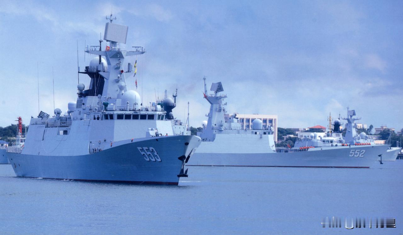 3艘054A型护卫舰同框，尤其是后期批次，被称为054AG型