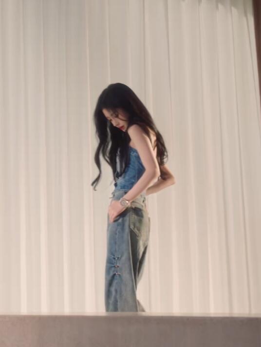 鞠婧祎 完美的三七分比例 细细的腰 ​​​