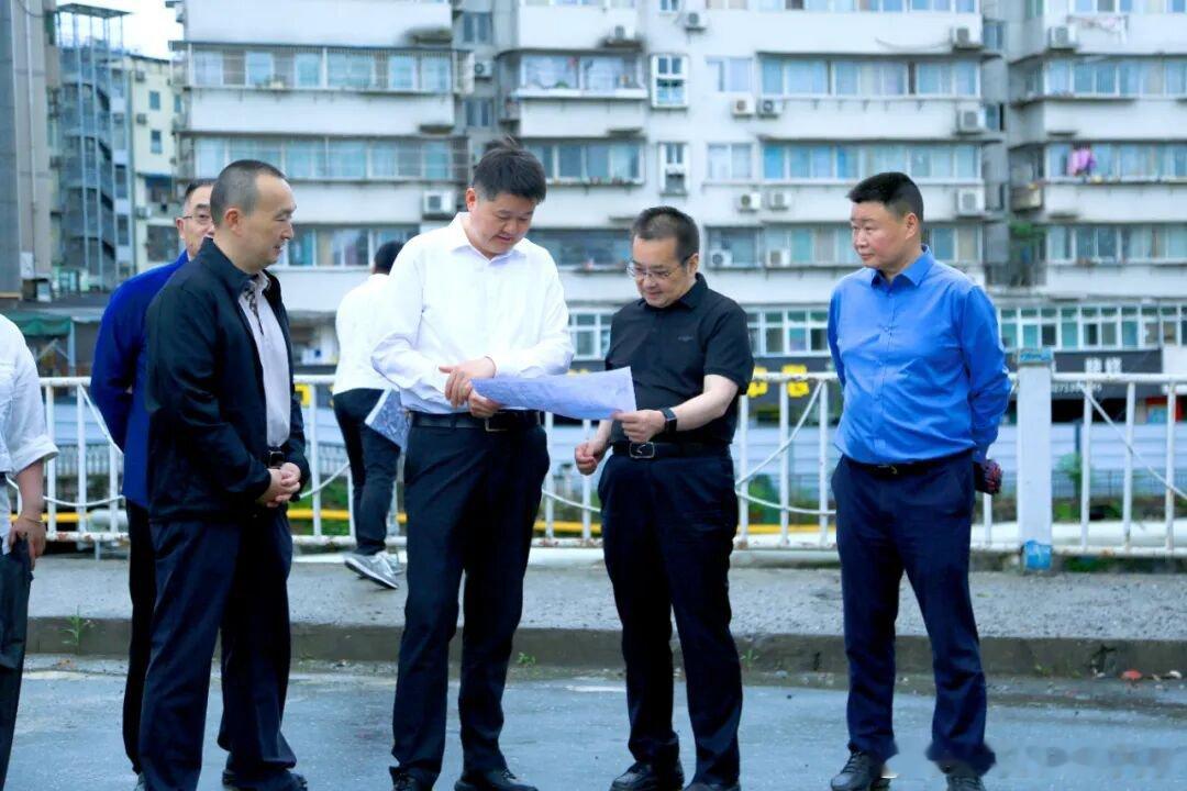 十堰 副市长杨亚军调研百二河沿线棚改收储地块等项目  盘活土地资源  赋能宜居城