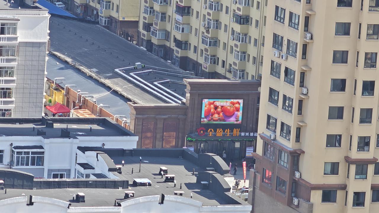 从我家就能看到全盈生鲜超市，原来的杏花村酒店，改成了生鲜超市，好大好大。
去买了