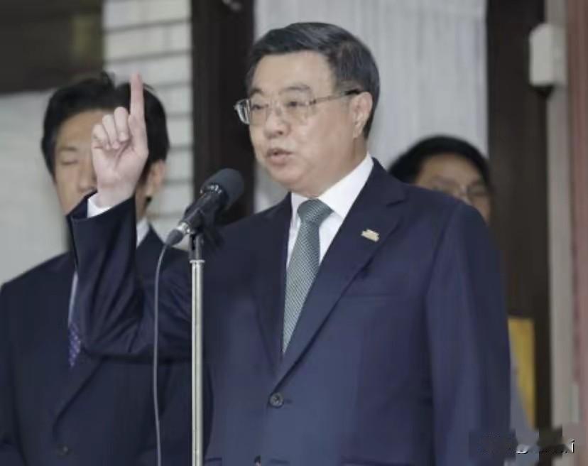 赖当局的最新回应来了。
针对国民党当选主席郑丽文日前公开表示反对台湾当局提高防务