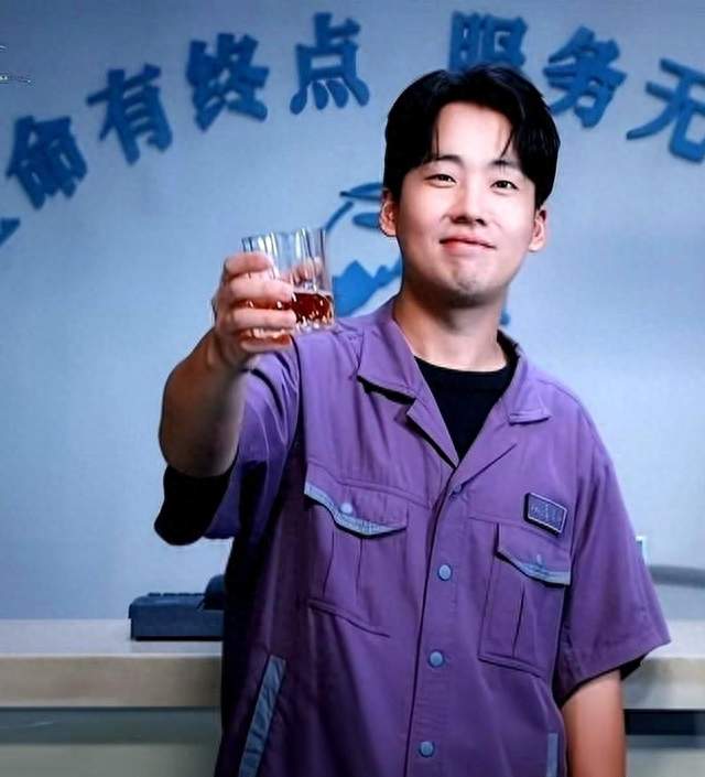 《此处通往繁星》郭麒麟回殡仪馆上班，笑着进去哭着出来算治愈吗