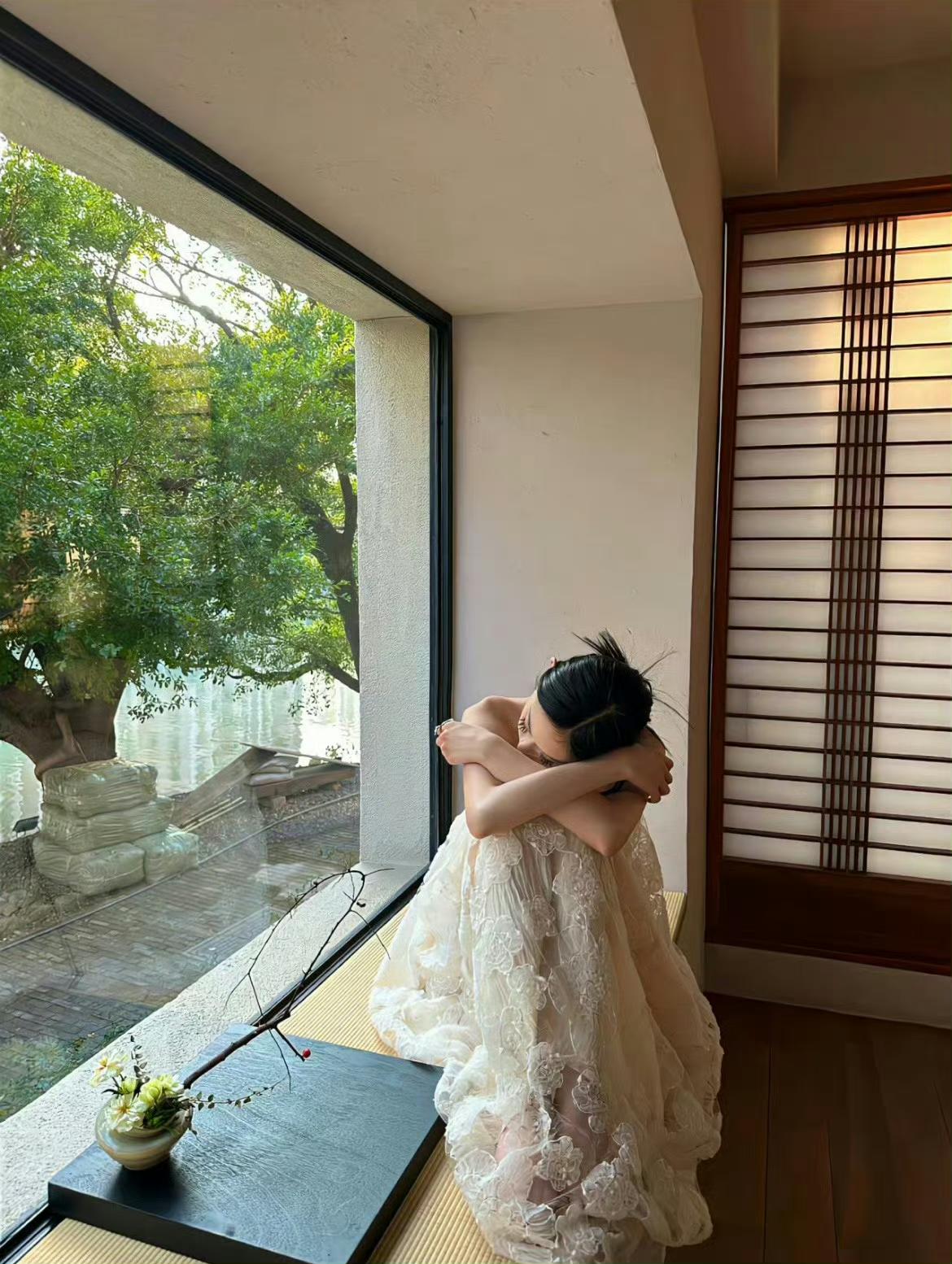 “我不祝你美丽，我祝你永远有话语权，你得先有钱啊！大小姐”​​​别提一文不值的爱
