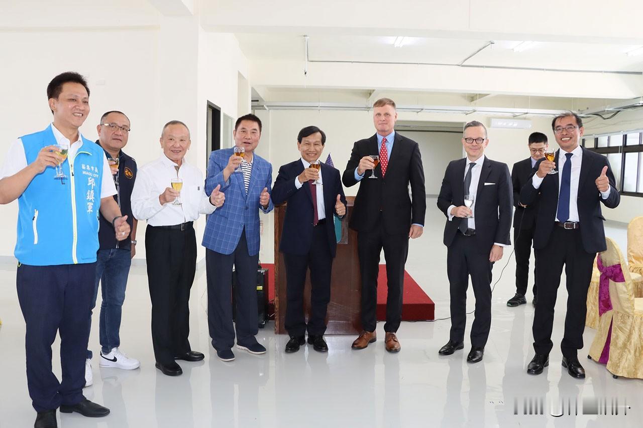 史无前例！
由洛克希德·马丁等27家美国国防承包商组成的代表团，昨天抵达台湾，跟