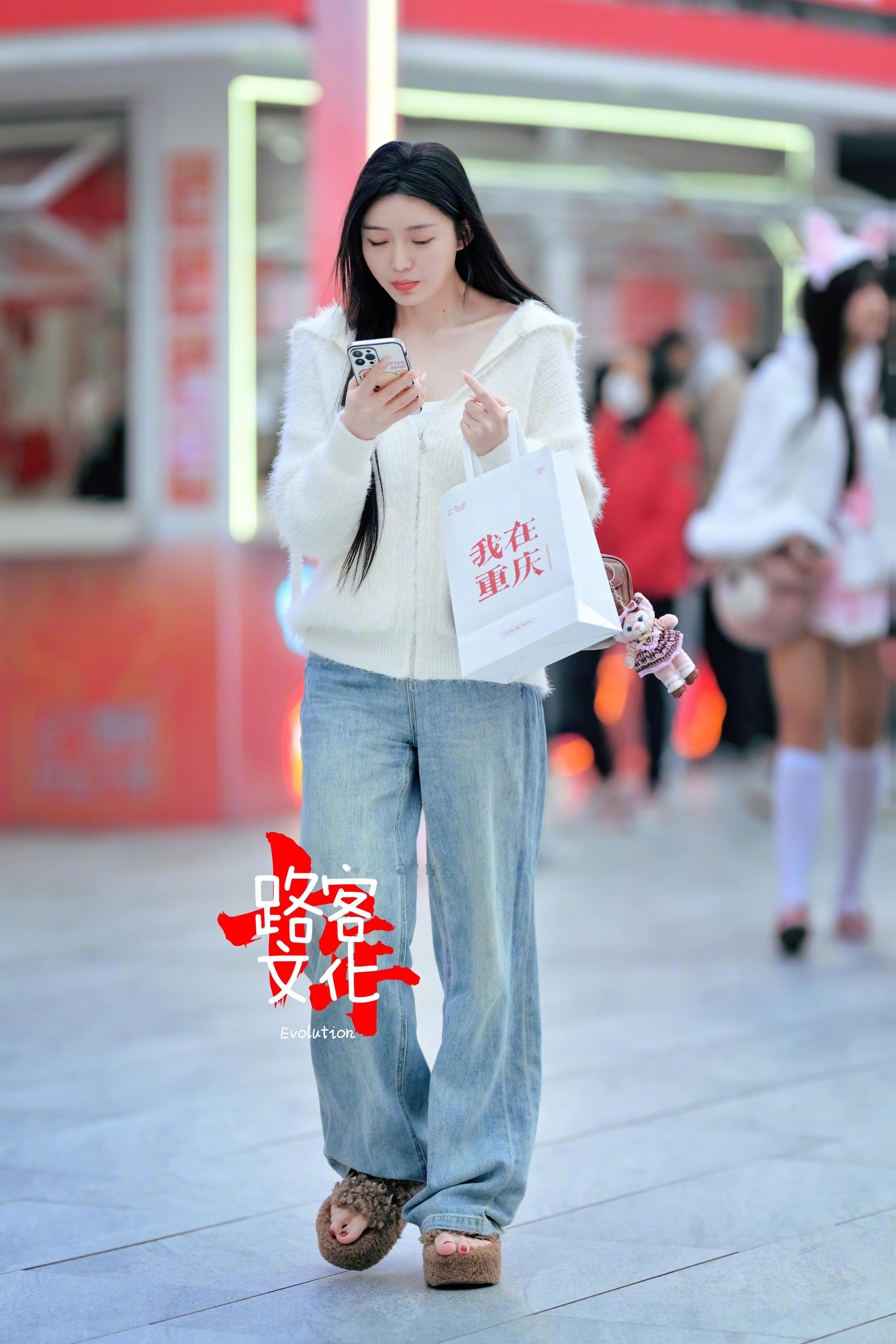 小姐姐不穿袜子也是厉害了 不怕冷 