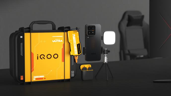 收到iQOO15 Ultra新品发布会邀请函，专属直播套件太酷炫了。今晚7点，一