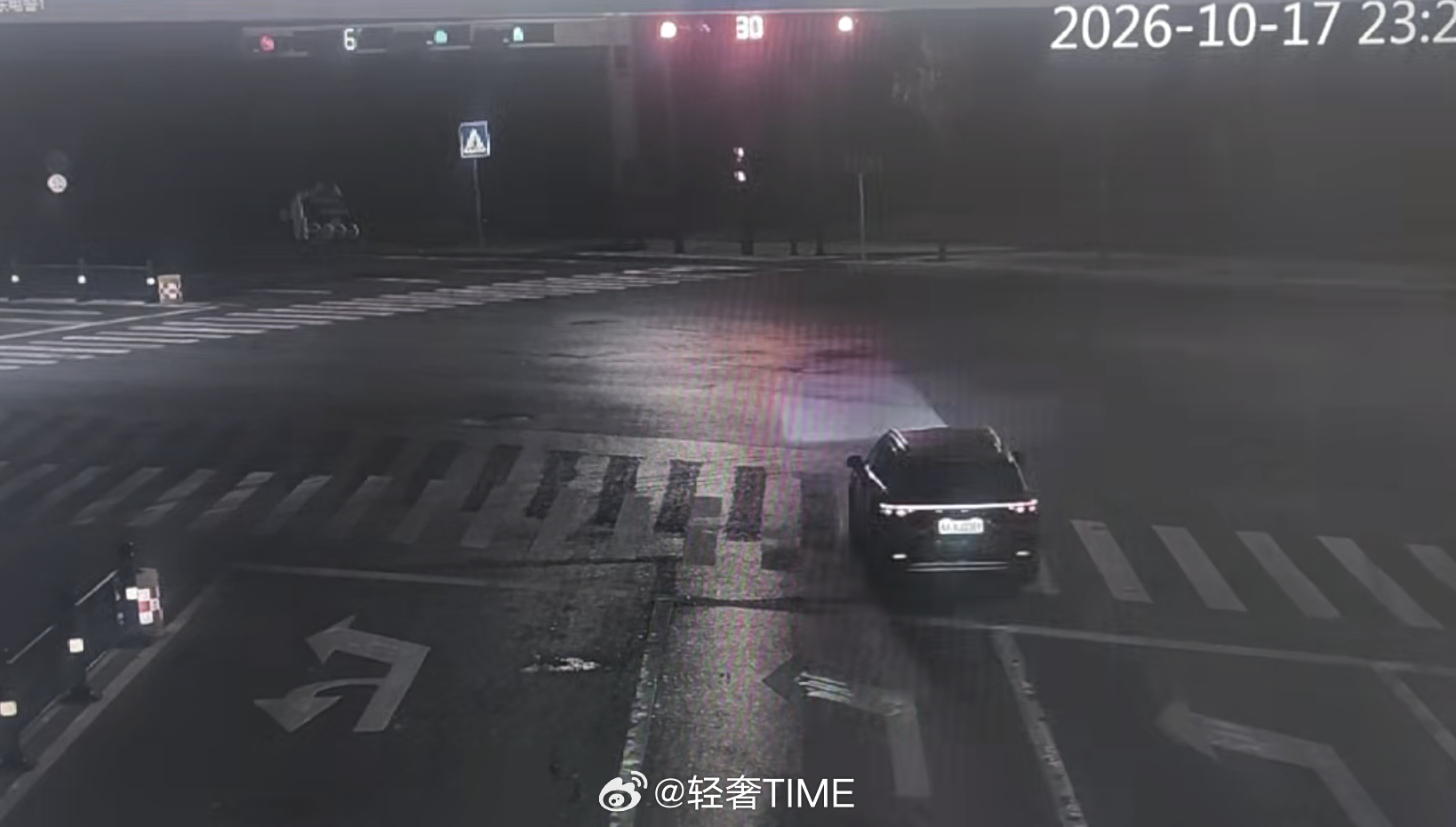 问界M9碰撞起火事故说明10月21日，问界用户服务发布关于陕西省榆林神木市车辆事