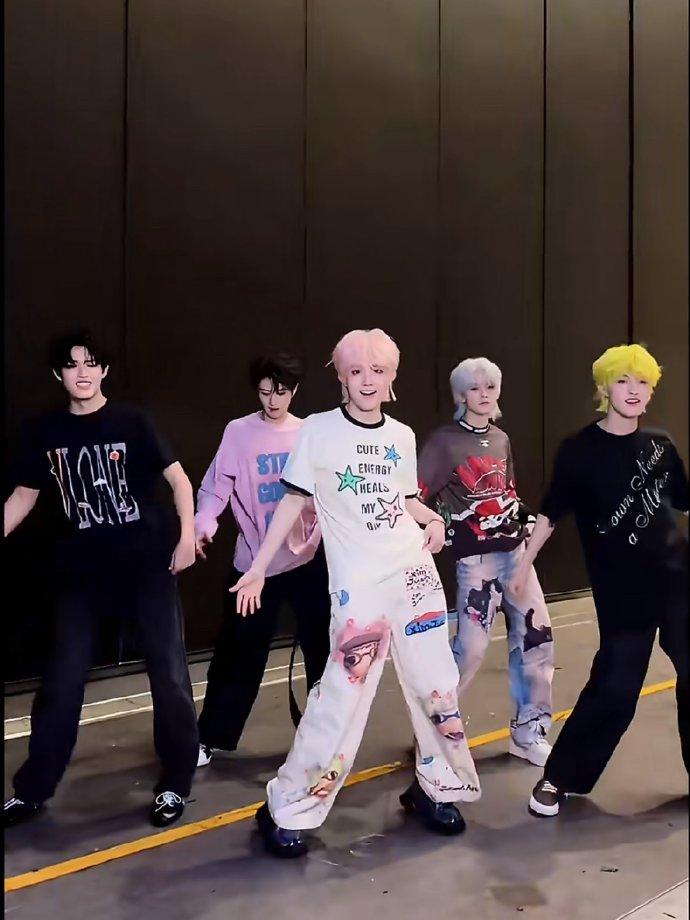 TOP作为一个出道团体，已经有了明确的番位，时代峰峻为何屡次不尊重？一次次挑衅粉