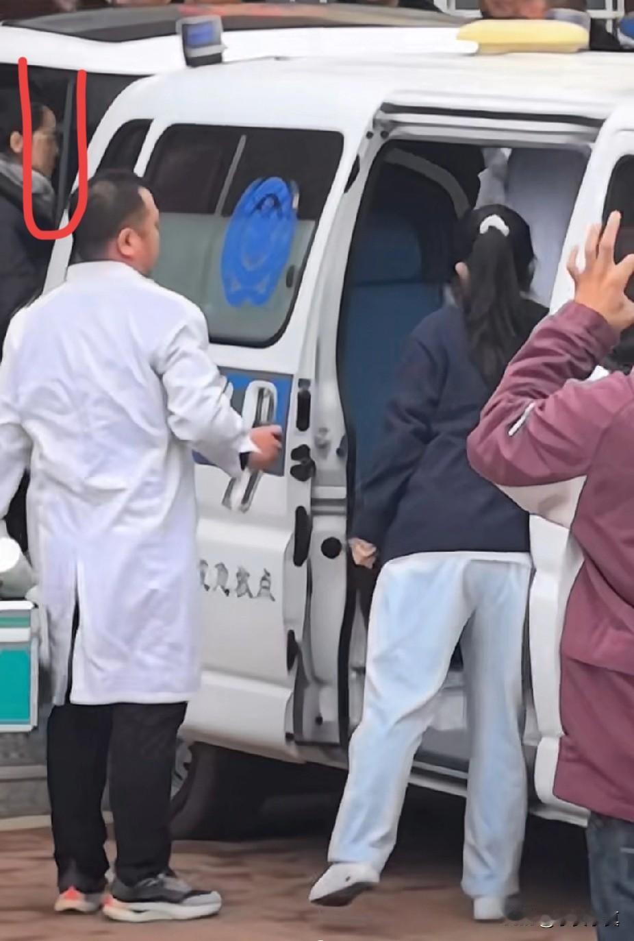 辽宁4岁女孩走丢案正式画了一个完美的句号。

孩子有点擦伤不是太重，刚才有当地人