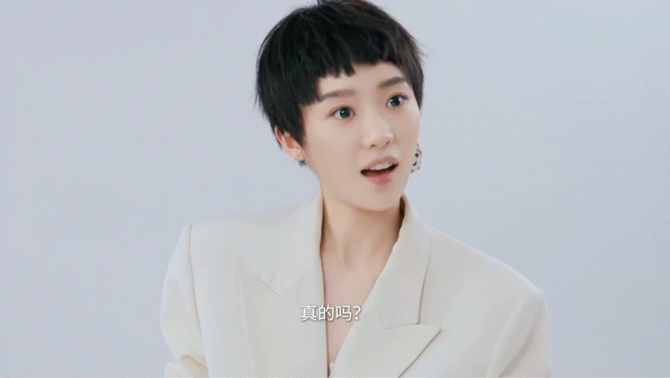 张月问李心洁冲浪速度怎么样李心洁浪姐感言轻松互动治愈人心，张月好奇冲浪速度，李心