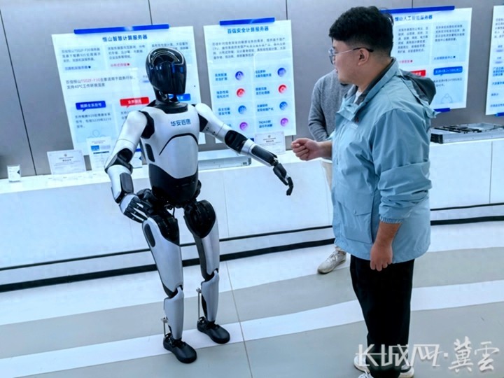 开局看“未来”④︱应用场景落地 具身智能机器人“活起来”