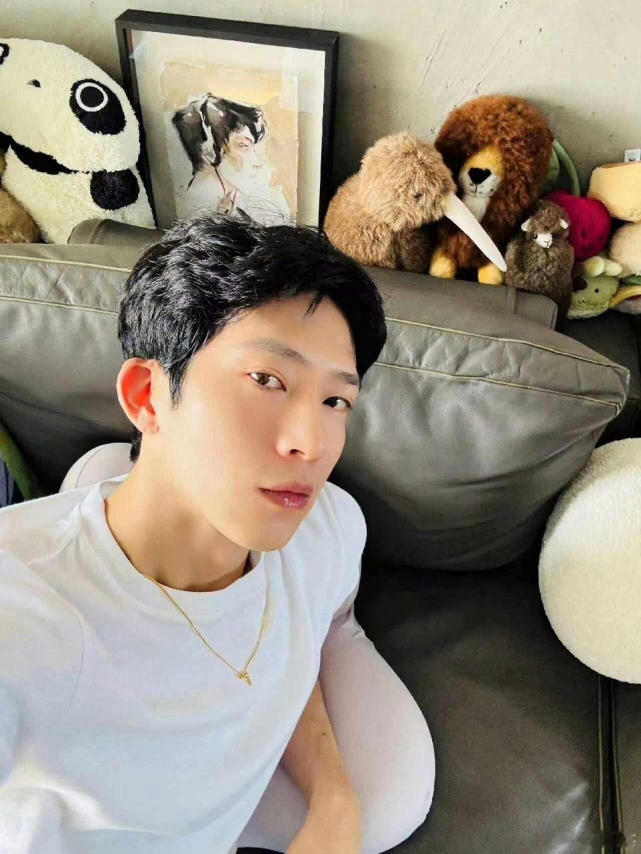 井柏然能出镜的都是有感情的我对心肝就井柏然这样：能出镜的都是有感情的只拍照展示不