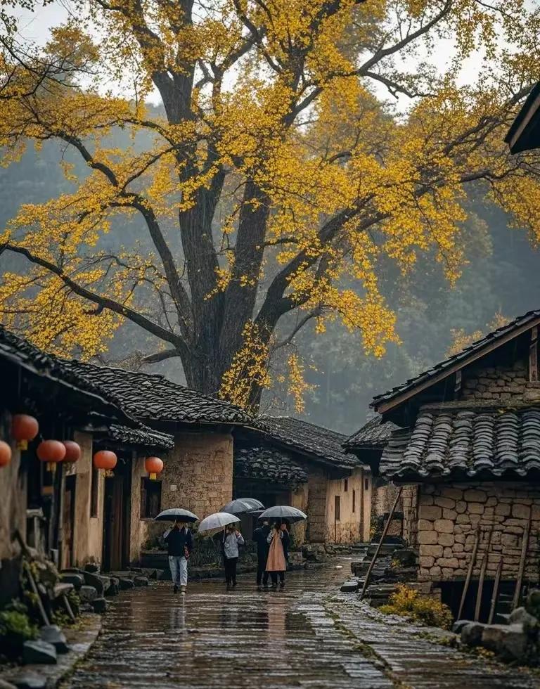 上联：巷子老宅烟火气；
下联：？？？