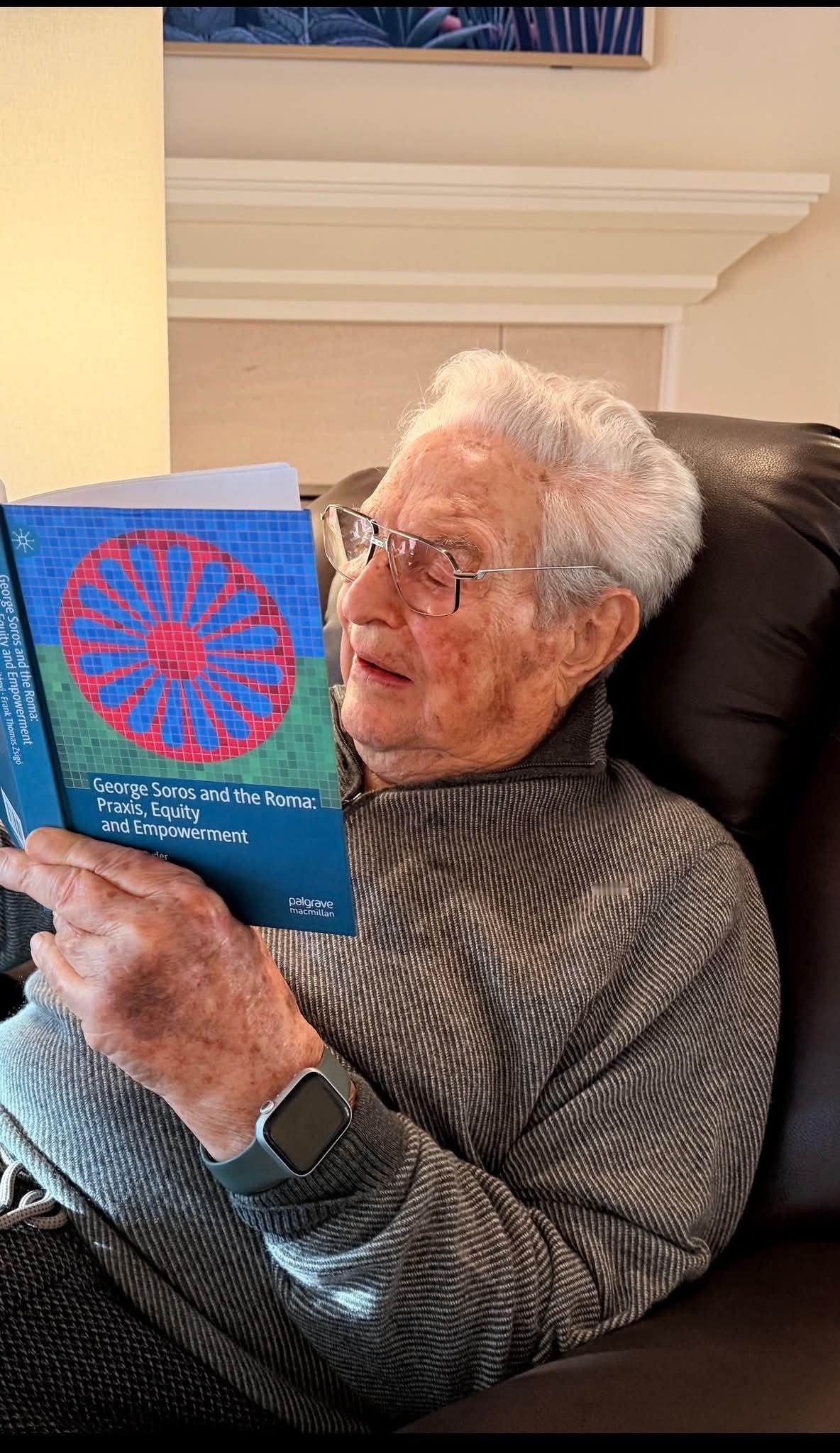 ¹ 把NGO玩到炉火纯青的索罗斯在读一本写他怎么借NGO推广政治议程的学术专著。