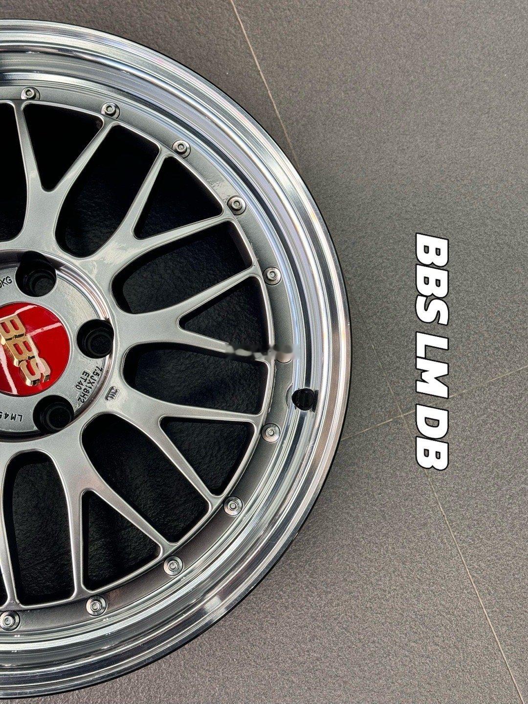 都是正品现货，买的时候贵，用的时候香！遇到想买的东西就买了吧！它只是换了一种方式