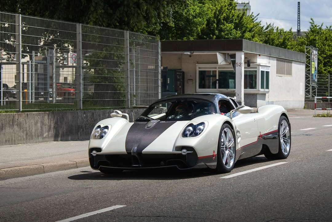 德国🇩🇪惊现首台Pagani Utopia Roadster客户车