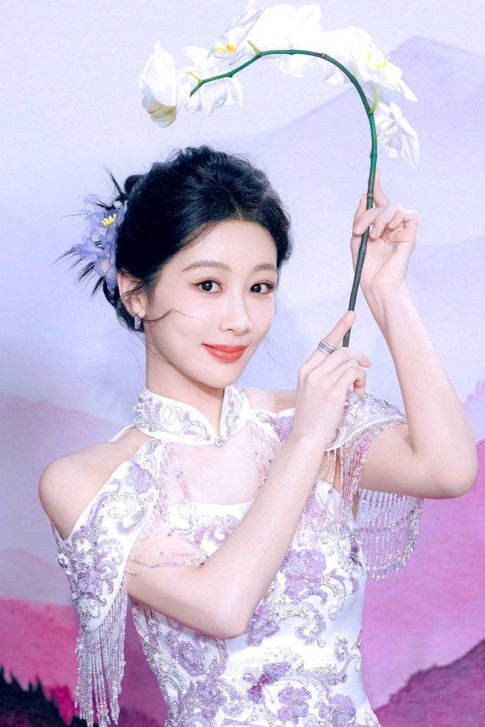 杨紫玉兰花开君再来 💜杨紫董竹君 你上辈子一定是碳酸饮料吧？不然怎么看见你就开