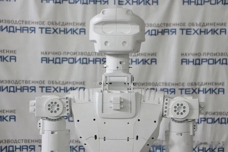 俄罗斯公布新一代太空机器人「Teledroid」原型机。2月7日，俄宇航局公开展