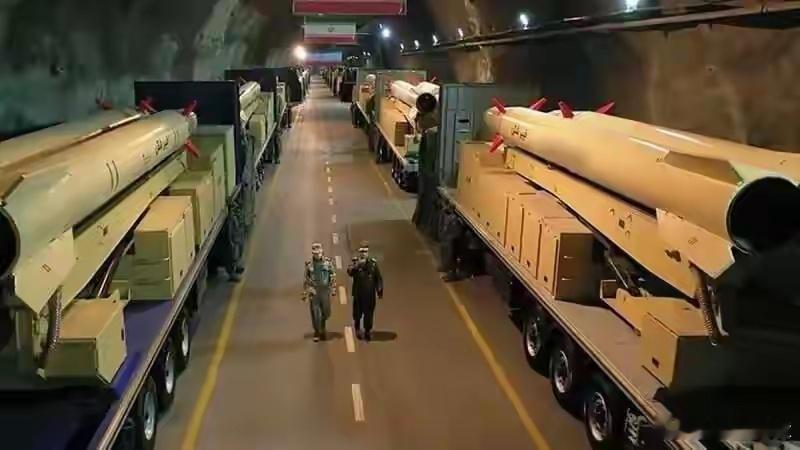 伊朗在最后时刻亮出底牌，看到堆满仓库的导弹，美国突然想谈判了停火结束前，伊朗亮出