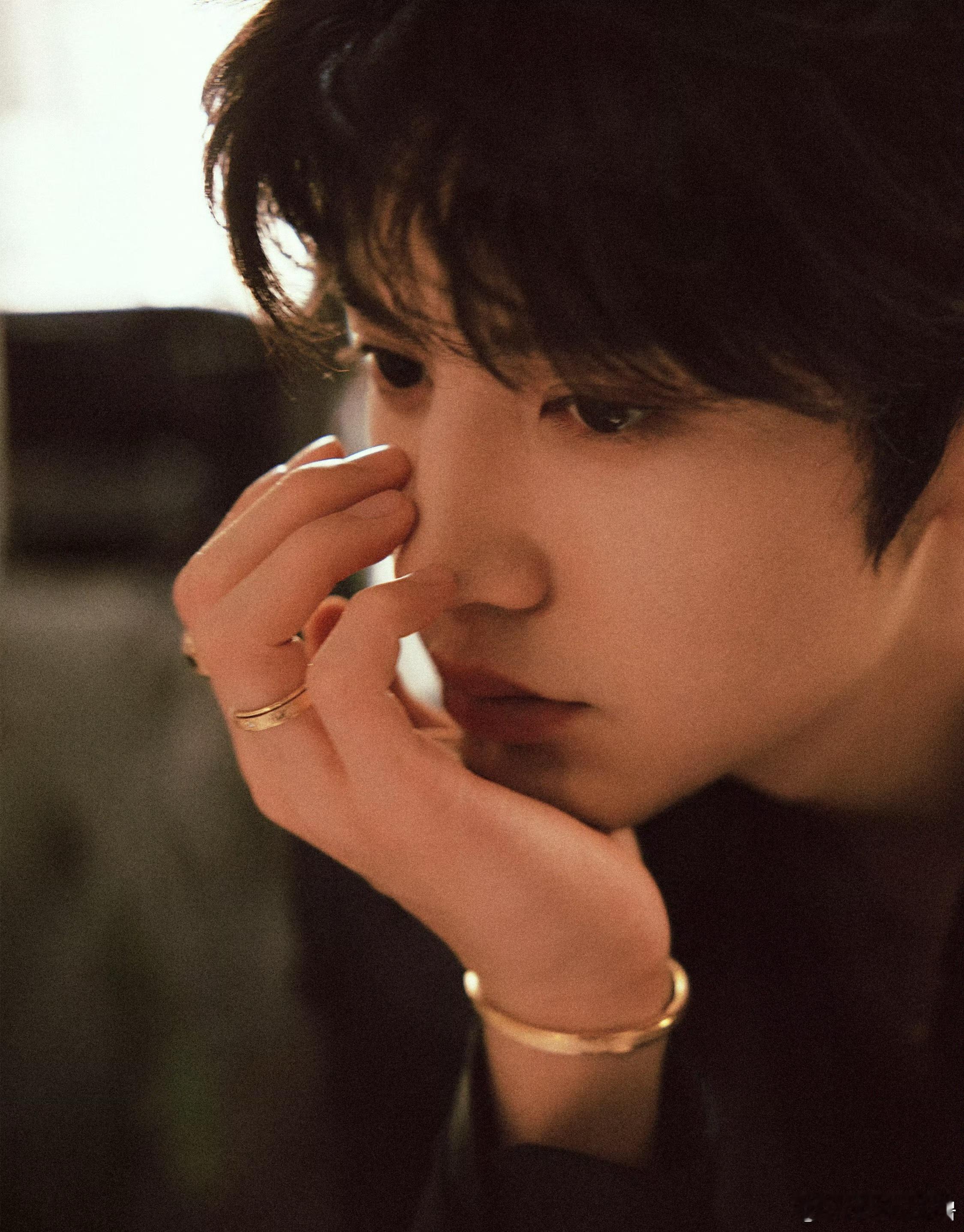 陈哲远迈着一屏幕的腿就来了弟弟们都长大了越来越好越来越帅以前看哲远乖乖的那种（是