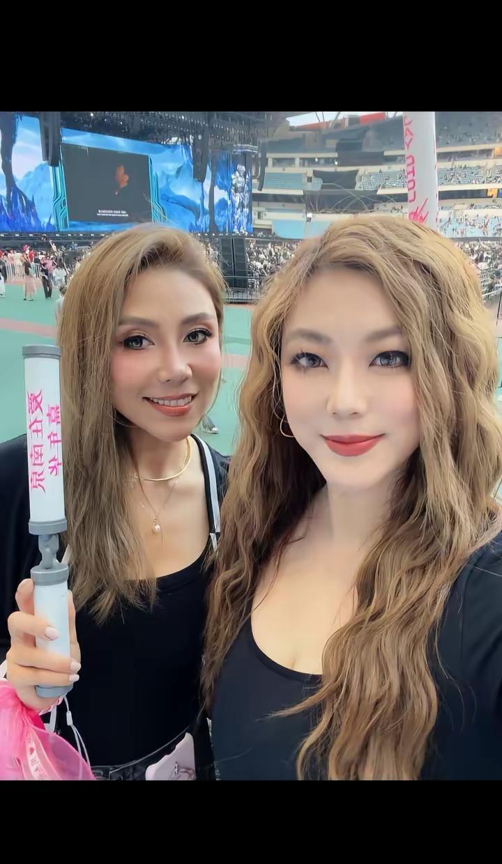 赴一场属于我们和周杰伦的约会，在 人声鼎沸 里，在粉色星海里，藏着只属于我们的秘