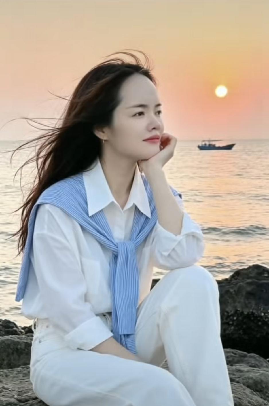 你能不能也叫我一声美女啊？让我也迷失一下自己，可以吗
哈哈哈