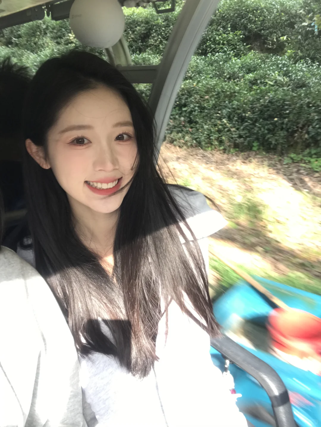 在阳光下很难不漂亮