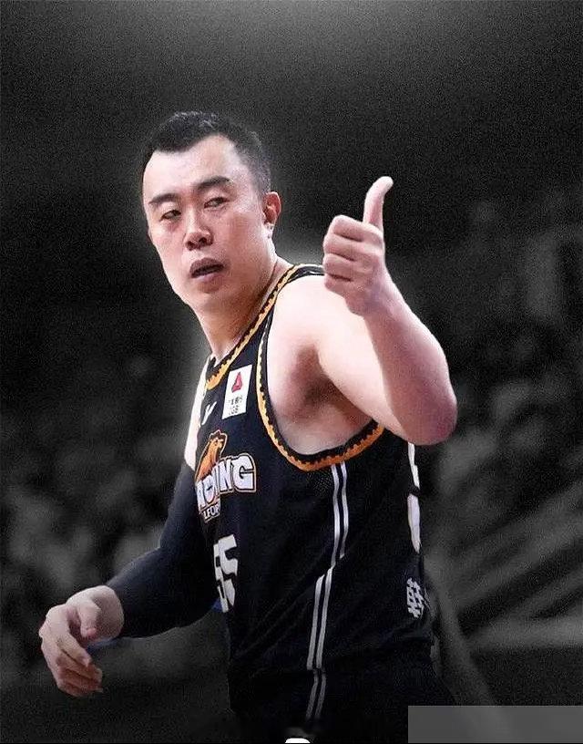 辽宁男篮官宣：功勋球员韩德君将担任俱乐部副总经理，全面负责俱乐部竞赛和训练工作，